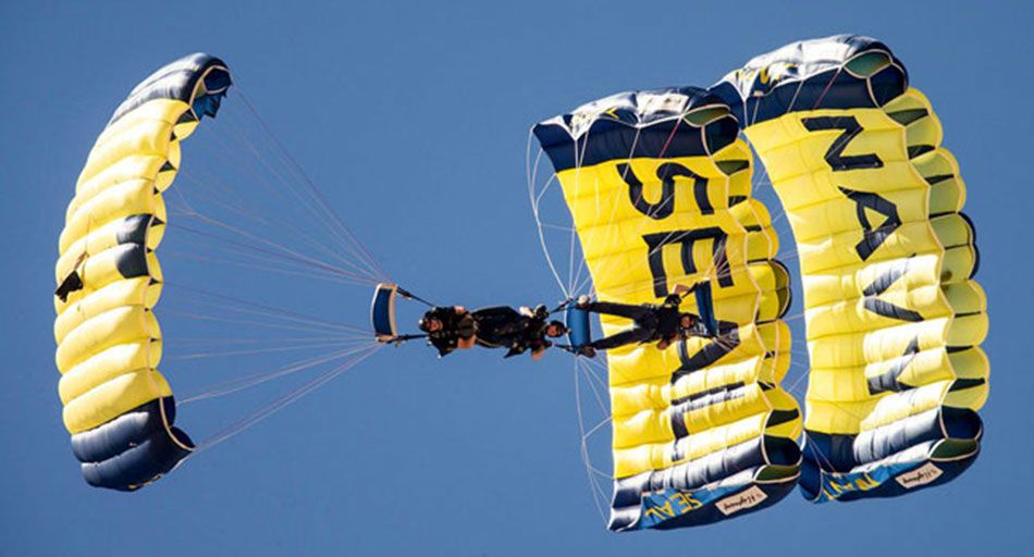 2019_Chicago_Air_&_Water_Show_Featuring_The_Leap_Frogs