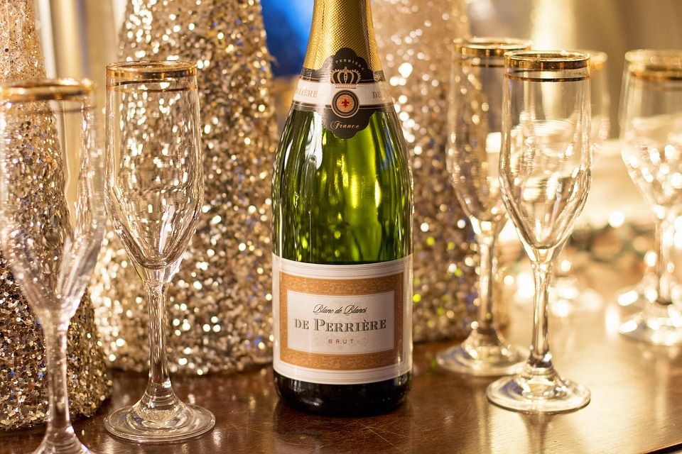 Time-to-celebrate-with-champagne