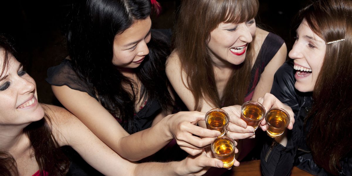 how to enjoy whiskey with friends