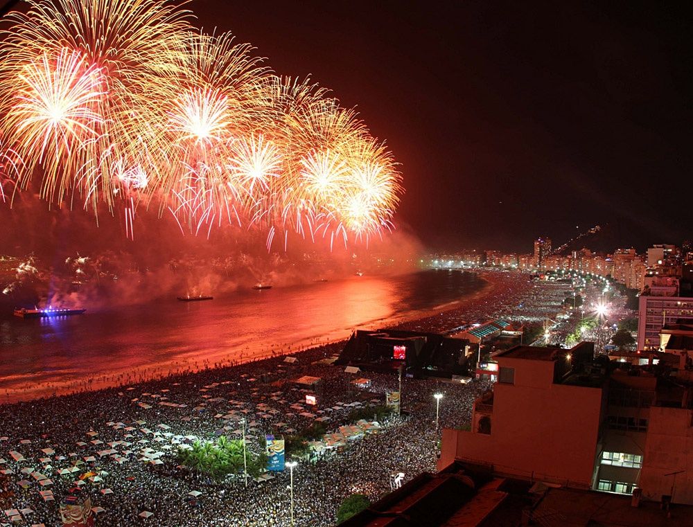 New-Years-Eve-Fireworks-on-Copcabana-Beach-Rio-de-Janeiro-Brazil