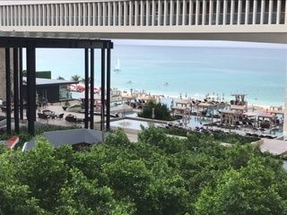 2017-Mexico-Playa-Del-Carmen-Trip-William-Holdeman-Social-Scene