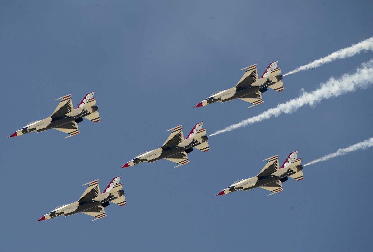  Air-Show-US-Air-Force-Thunderbirds-Demonstration  &nbsp;