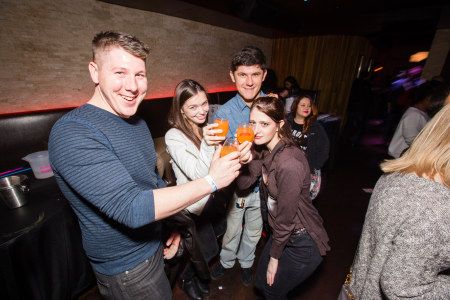 friends-drinking-cocktails-photo