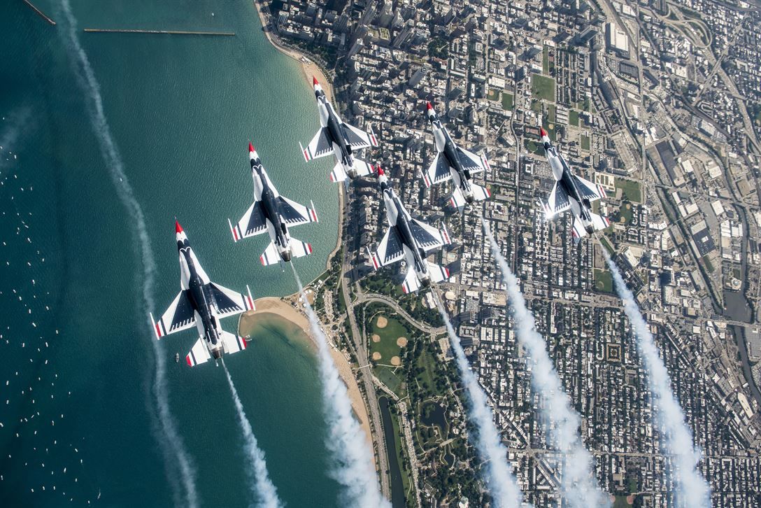 Thunderbirds- Air-Force-Demonstration-Squadron-Delta-Loop
